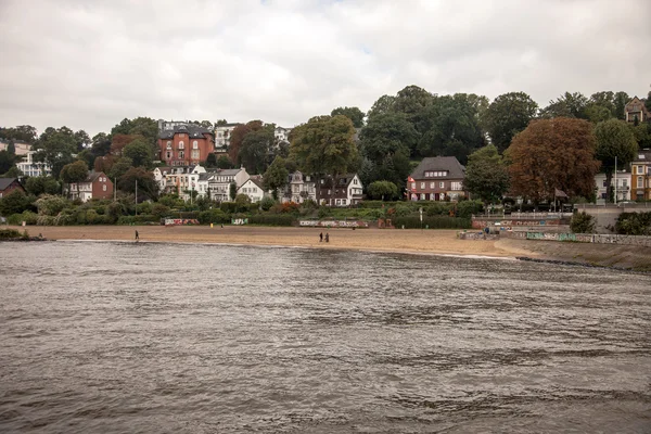 Houses and villas on Hamburg's waterfront — Stock Photo, Image