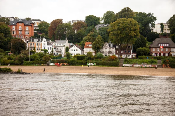 Houses and villas on Hamburg's waterfront — Stock Photo, Image