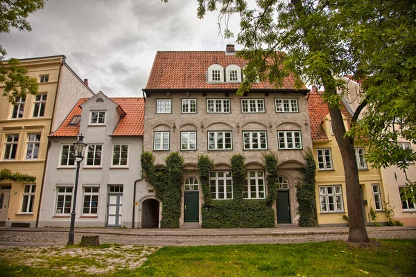 Stadtbild in der historischen Altstadt von Lübeck, Deutschland — Stockfoto