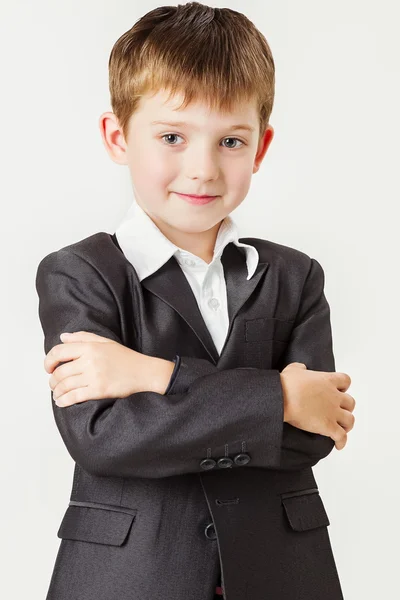 Kollarını katlanmış ile küçük çocuk