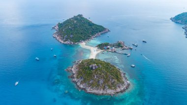 Koh Nang Yuan 'ın hava görüntüsü. Suriye Tayland' daki güzel küçük ada.