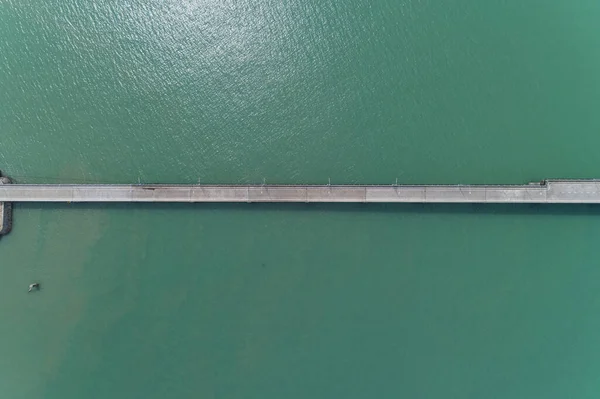 Vista Superior Aérea Drone Disparo Puente Pequeño Transporte Imágenes Mar — Foto de Stock