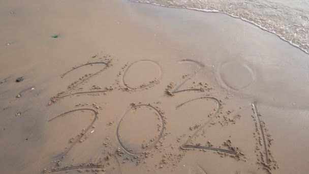Sea Wave Wipe Away 2021 Texto Escrito Arena Blanca Playa — Vídeo de stock