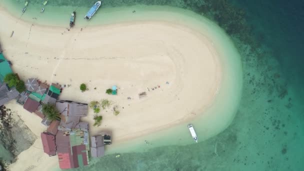 Légi Felvétel Drón Videó Amazing Kis Sziget Gyönyörű Trópusi Homokos — Stock videók