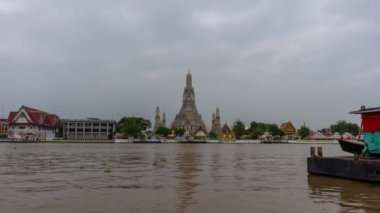 Wat Arun Ratchawararam Tapınağının Zaman Hızı Nehirde refleksli, Bangkok Tayland
