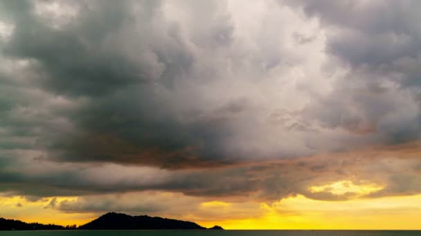 Timelapse Filmagem Nuvens Tempestade Chuva Sobre Mar Nuvens Tempestade Escura — Vídeo de Stock