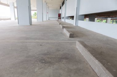 Alışveriş merkezindeki boş otopark..