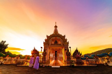16 Aralık 2020 'de Patong Tepesi Phuket Tayland' da Phuket Manastırı 'nda güzel bir günbatımı yaşandı...