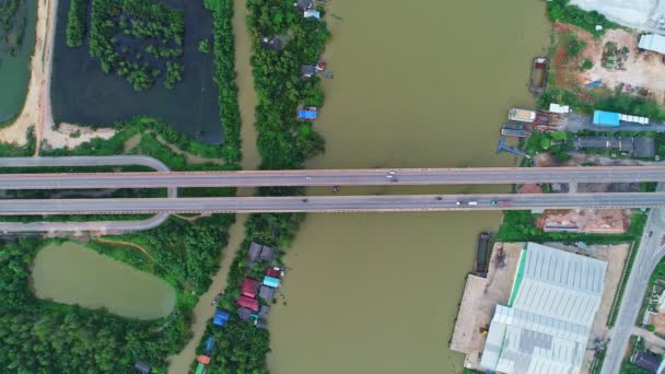 Drone Lotnicze Widok Góry Autostrady Skrzyżowania Drogowego Bridge Ruchomych Samochodów — Wideo stockowe