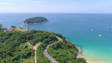 Hava manzaralı tropikal deniz güzel kumlu sahil yaz mevsimi gündüz.