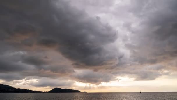 Timelapse Filmagem Nuvens Tempestade Chuva Sobre Mar Nuvens Tempestade Escura — Vídeo de Stock