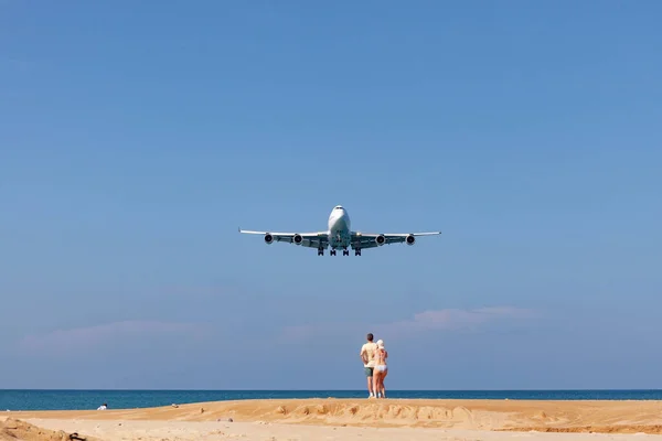 Phuket Thailand Airplane Landing Sea Phuket Airport Locate Mai Khao — Stock Photo, Image