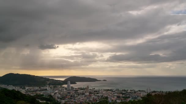 Beelden Roll Time Lapse Regenwolken Zonsondergang Hemel Boven Patong Stad — Stockvideo