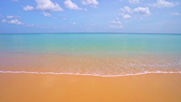 Praia Phuket Ondas Oceânicas Batendo Contra Uma Praia Areia Vazia — Vídeo de Stock