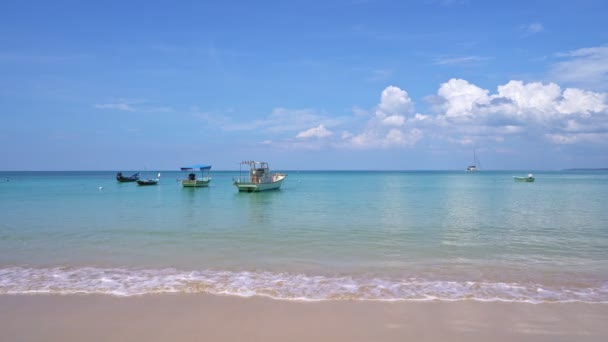 Plage Phuket Des Vagues Océan Écrasant Contre Une Plage Sable — Video