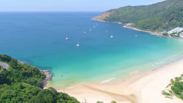 Kamera Widokiem Lotu Ptaka Piękne Tropikalne Morze Piaszczysta Plaża Pusta — Wideo stockowe
