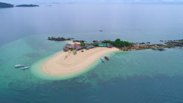 Aerial View Drone Shot Amazing Kis Sziget Gyönyörű Trópusi Homokos — Stock videók