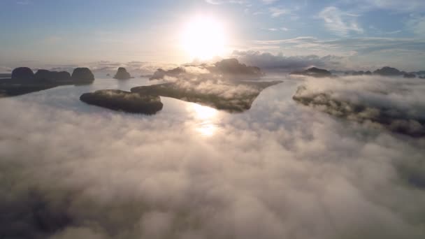 Vista Aérea Drone Disparo Hermoso Océano Contra Cielo Niebla Mañana — Vídeos de Stock