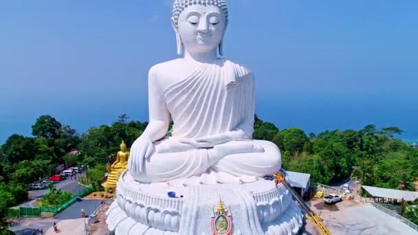 Vista Aérea Drone Shot Big Buddha Monument Isla Phuket Tailandia — Vídeo de stock