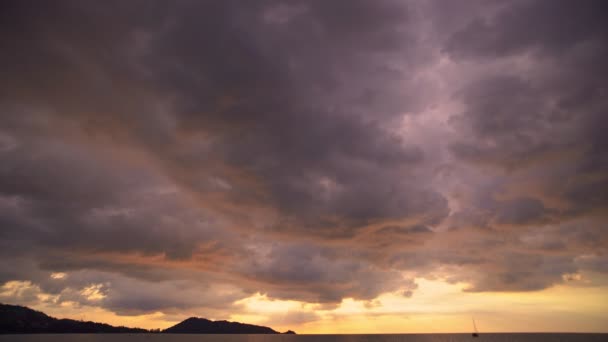Epic Tropical Clouds Sunset Sunrise Sea Sun Touches Horizon Red — Vídeo de stock