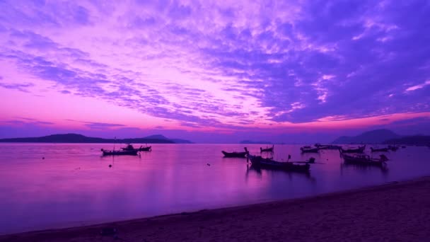 Romantischer Farbenfroher Sonnenaufgang Meer Schöne Pastellfarbene Wolken Die Sich Von — Stockvideo