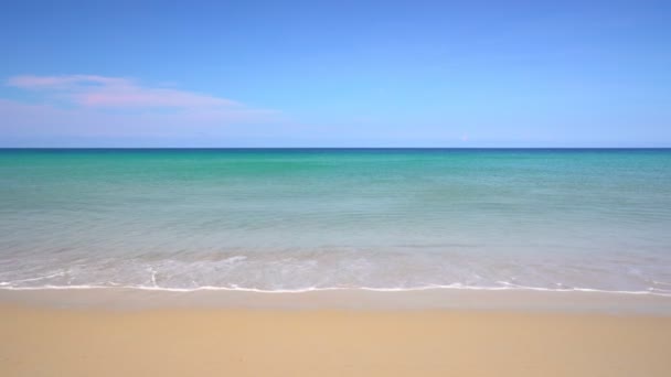 Amazing Kiváló minőségű videó természet háttér és a honlap háttere Gyönyörű strand homok a paradicsomban Üres strand hullám összeomlik a homokos parton