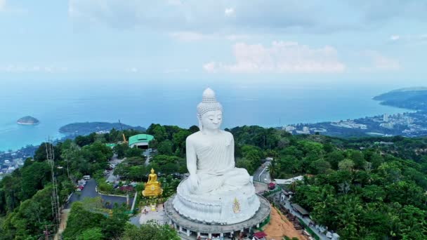 Aerial View Drone Kamera Videó Fehér Márvány Nagy Buddha Szobor — Stock videók