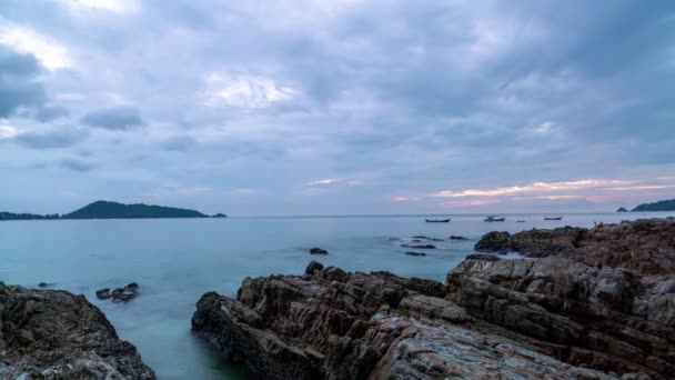 Timelapse Amazing Golden Light Sunset Sky Clouds Flowing Tropical Sea — Vídeos de Stock