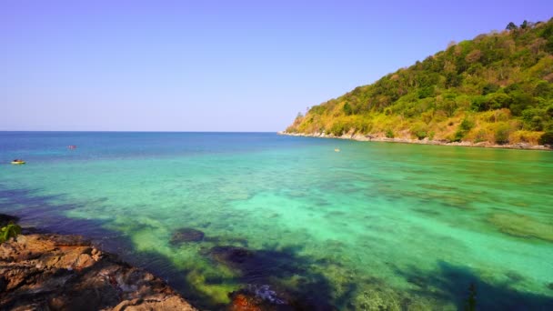 Słoneczny Dzień Wybrzeżu Podróże Wyspie Phuket Niesamowite Piękne Wybrzeże Turkusowa — Wideo stockowe