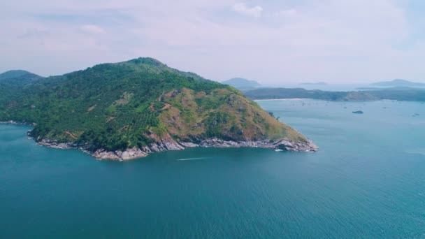 Niesamowity Widok Lotu Ptaka Drone Strzał Piękne Góry Tropikalne Morze — Wideo stockowe
