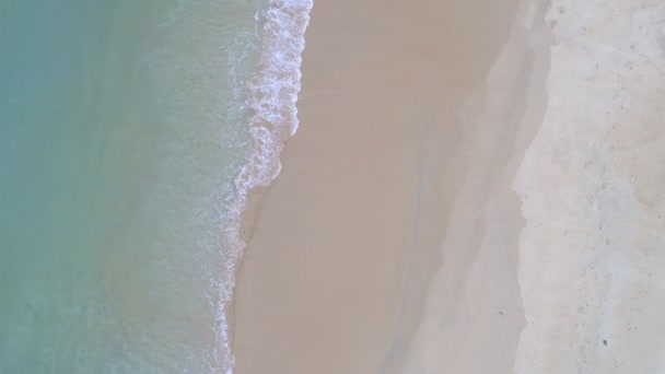 Câmera Drone Vista Aérea Bela Praia Areia Mar Tropical Pela — Vídeo de Stock