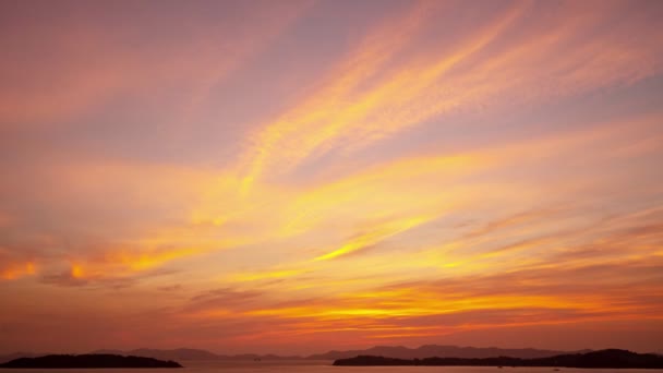 Timelapse Nubes Coloridas Asombrosas Que Fluyen Amanecer Cielo Del Atardecer — Vídeos de Stock