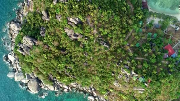 Удивительный Вид Воздуха Снимок Беспилотника Красивого Горного Побережья Тропическим Морем — стоковое видео
