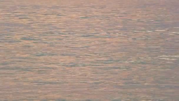 Close Van Prachtige Zeewater Oppervlak Bij Zonsondergang Zonsopgang Tijd Natuur — Stockvideo
