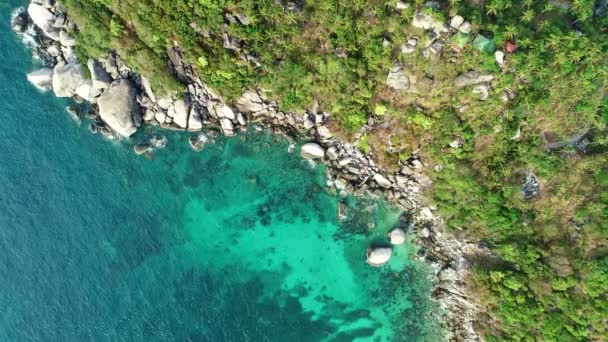 Удивительный Вид Воздуха Снимок Беспилотника Красивого Горного Побережья Тропическим Морем — стоковое видео