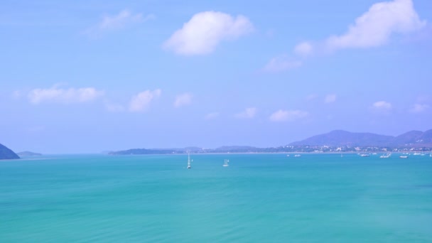 Morze Letnie Wyspie Phuket Tajlandia Piękne Tropikalne Morze Żaglówkami Jachtami — Wideo stockowe