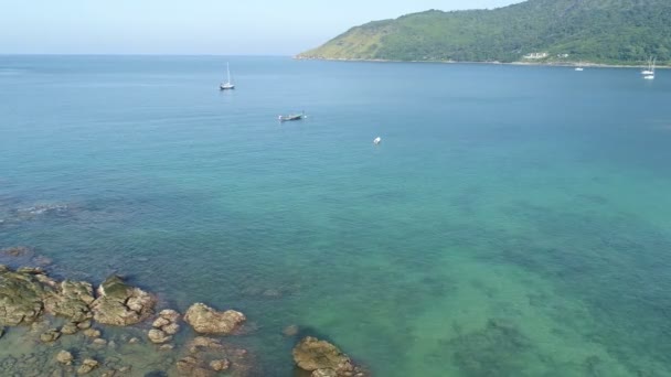 Luchtfoto Drone Video Flying Seashore Prachtige Zee Zomer Seizoen Gelegen — Stockvideo