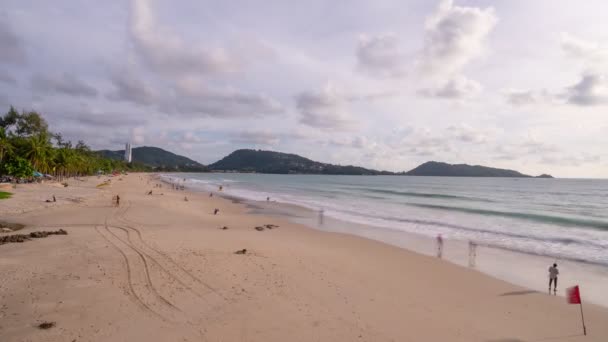 Timelapse Personas Viaje Relajarse Playa Patong Phuket Tailandia Temporada Viajes — Vídeos de Stock