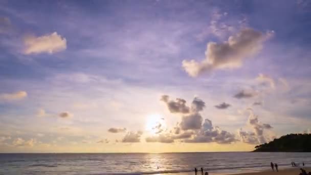 Viajes Personas Que Relajan Playa Karon Phuket Filmación Time Lapse — Vídeo de stock