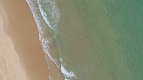 Câmera Drone Vista Aérea Bela Praia Areia Mar Tropical Pela — Vídeo de Stock