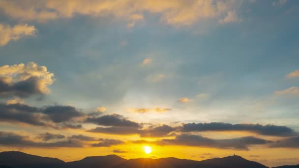 Драматичний Морський Захід Або Схід Сонця Спалене Золоте Небо Сяючі — стокове відео