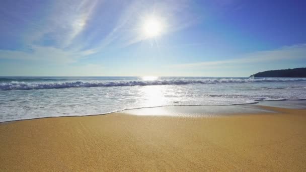 แสงแดดท งเหน อชายหาดทะเลในว นฤด อนท แดด ชายหาดทรายทะเลท สวยงามท นบนชายฝ งทราย — วีดีโอสต็อก