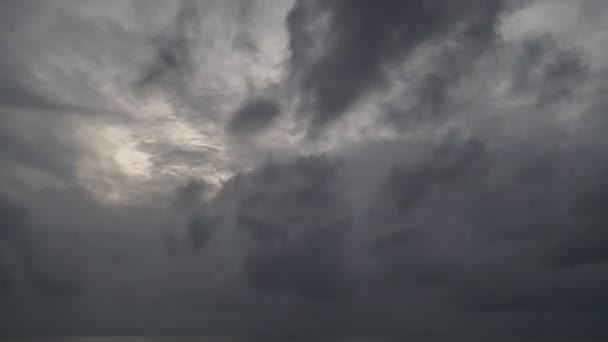 Filmagem Rolo Timelapse Céu Nuvens Negras Tempo Chuvoso Thunderous Nuvens — Vídeo de Stock