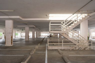 Garaj mağazası içi boş otopark ya da garaj iç mimari ofis