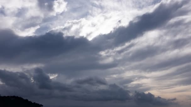 Beelden Roll Timelapse Lucht Zwarte Wolken Bij Regenachtig Weer Donderende — Stockvideo