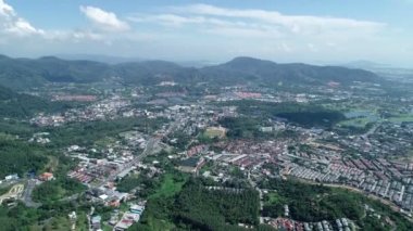 İHA kamerasından Kathu bölgesi Phuket Tayland 'ın havadan görüntüsü