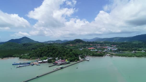 Luchtfoto Drone Vliegen Tropische Zee Prachtige Kust Luchtfoto Van Golven — Stockvideo