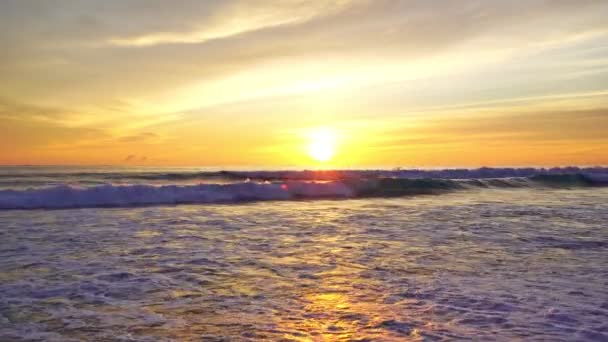 Luz Dramática Mar Nascer Sol Pôr Sol Sobre Mar Burning — Vídeo de Stock