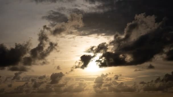 Filmagem Roll Timelapse Céu Nuvens Negras Tempo Chuvoso Thunderous Nuvens — Vídeo de Stock