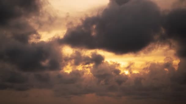 Filmagem Rolo Timelapse Céu Nuvens Negras Tempo Chuvoso Thunderous Nuvens — Vídeo de Stock